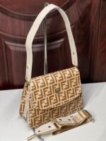 شنطة يد كلاسيكية بطابع عصري – 23×18 سم - جملة اكسبريس