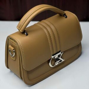 Calvin Klein – شنطة CK الأصلية بطابع أنيق ومقاس عملي - جملة اكسبريس