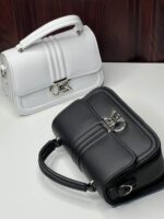 Calvin Klein – شنطة CK الأصلية بطابع أنيق ومقاس عملي - جملة اكسبريس