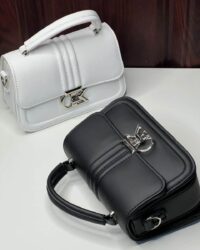 Calvin Klein – شنطة CK الأصلية بطابع أنيق ومقاس عملي - جملة اكسبريس