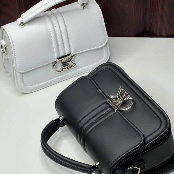 Calvin Klein – شنطة CK الأصلية بطابع أنيق ومقاس عملي - جملة اكسبريس