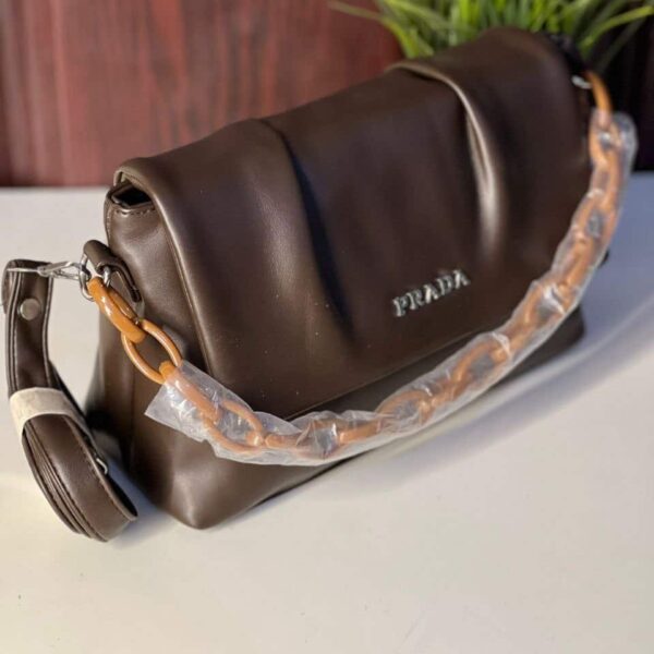 Prada – شنطة أنيقة بلمسة برادا الراقية - جملة اكسبريس