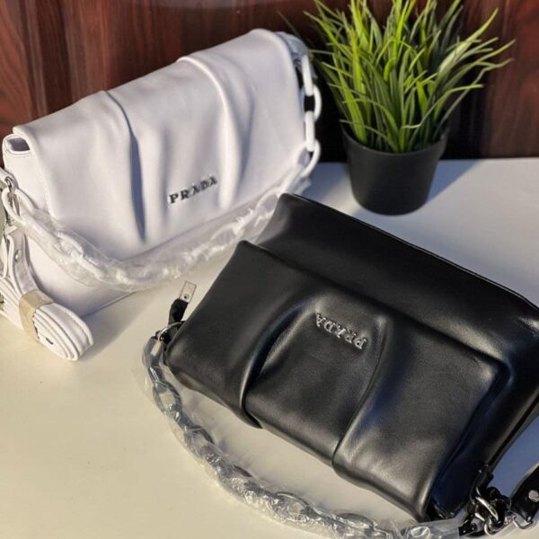 Prada – شنطة أنيقة بلمسة برادا الراقية - جملة اكسبريس
