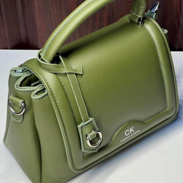 CK 3 Sec – شنطة كالفن كلاين العصرية بخطوط أنيقة - جملة اكسبريس