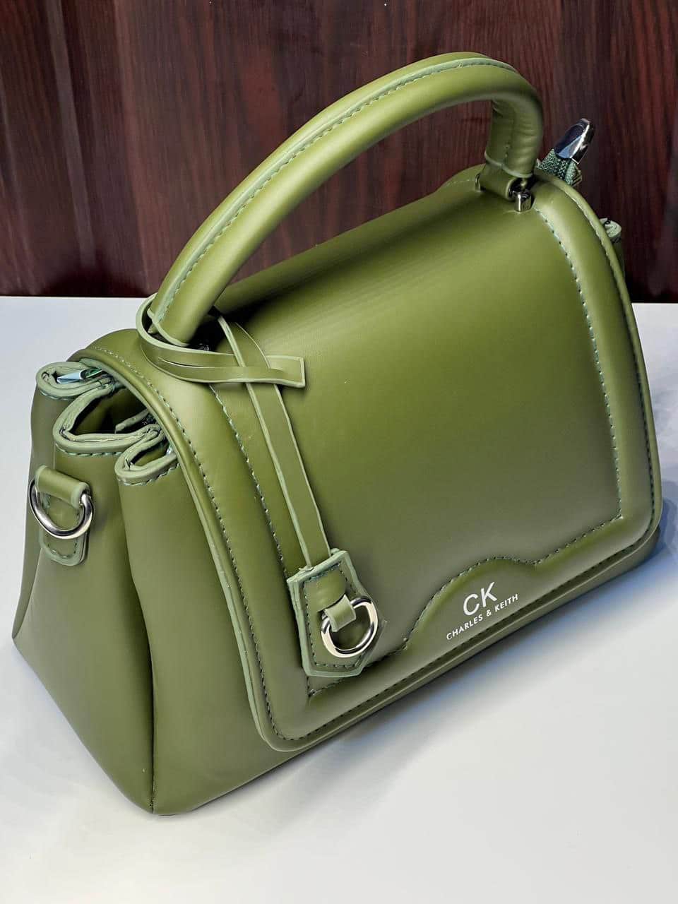 CK 3 Sec – شنطة كالفن كلاين العصرية بخطوط أنيقة - جملة اكسبريس CK 3 Sec – شنطة كالفن كلاين العصرية بخطوط أنيقة - جملة اكسبريس