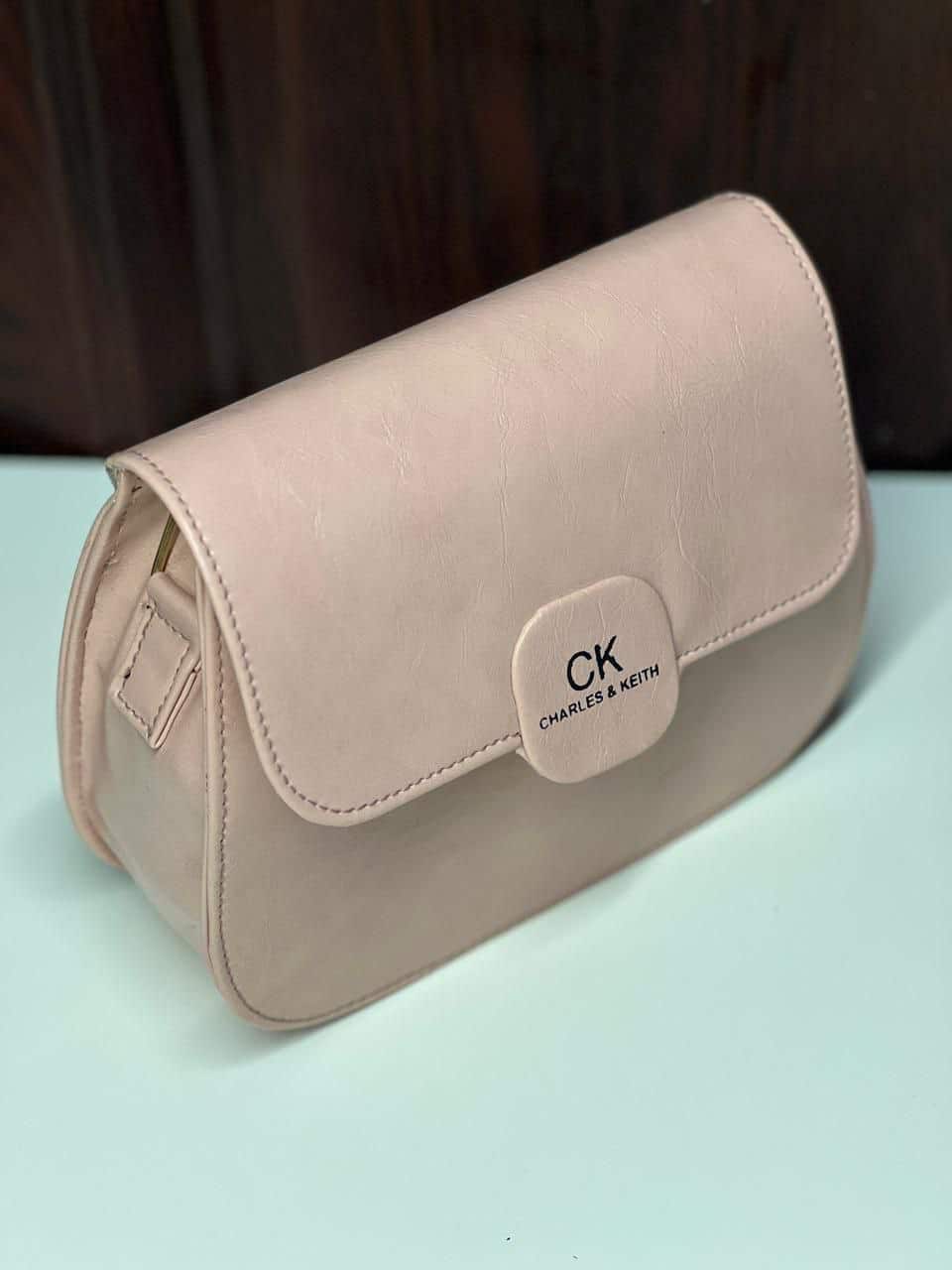 شنطة كروس شارلز آند كيث - جملة اكسبريس شنطة كروس شارلز آند كيث - جملة اكسبريس