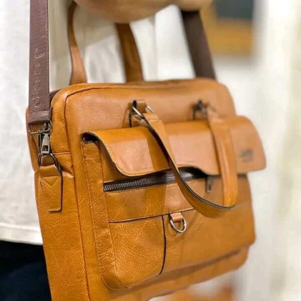 شنطة جلد موديل كلاسيك ماركة Jeep - المنصة ستور