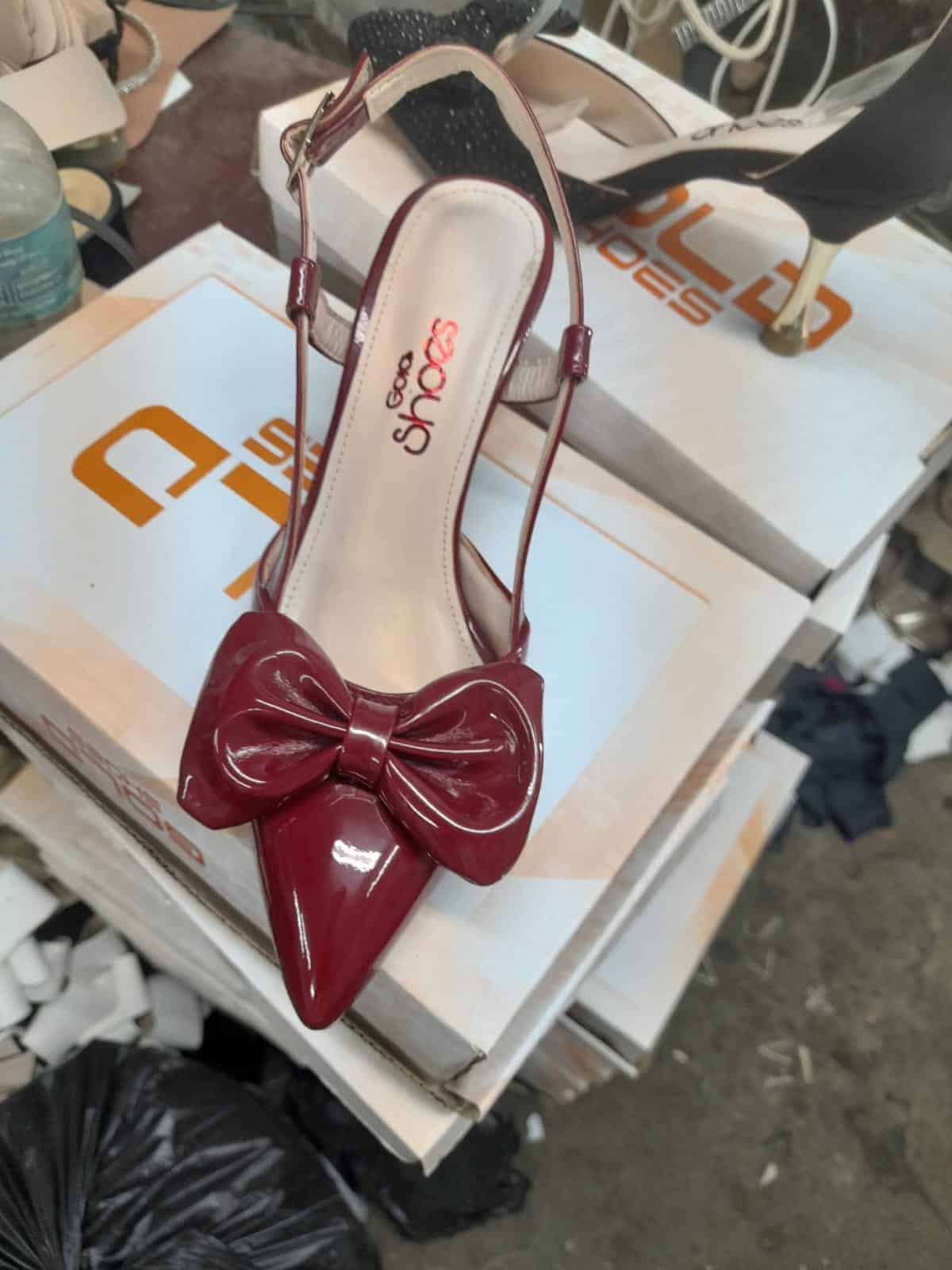 WhatsApp Image 2025-08-28 at 15.13.20 حذاء SOLO SHOES بكعب عالي وتصميم أنيق – لون خمري لامع - الصورة 1