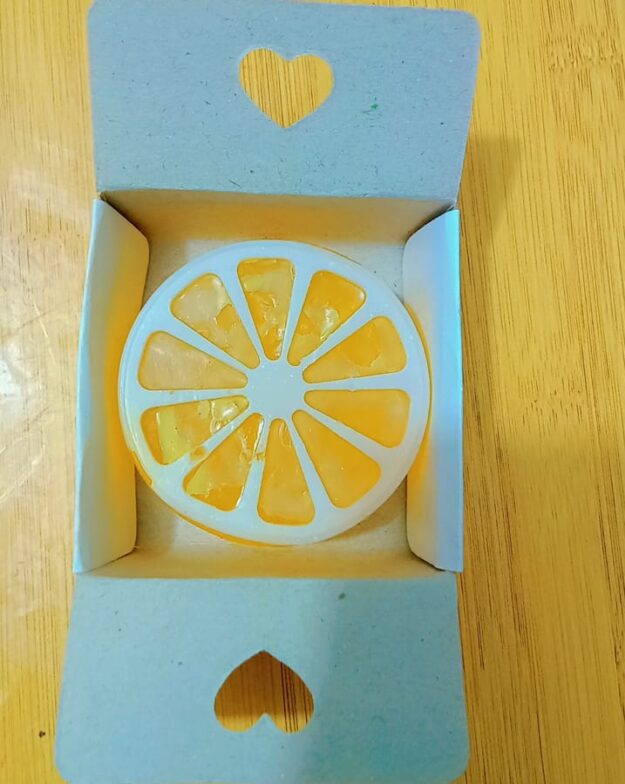 cropped-WhatsApp-Image-2025-08-20-at-23.59.12.jpeg صابونة فيتامين سي الجملة من 10 كراتين - الصورة 1