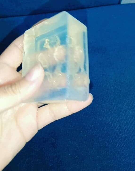 cropped-WhatsApp-Image-2025-08-21-at-00.02.56-1.jpeg صابون الجلسرين لتكثيف الحواجب وترطيب البشرة الجملة من 10 كراتين - الصورة 1