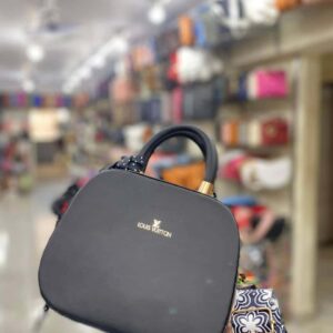 شنطة اسود GUESS - جملة اكسبريس