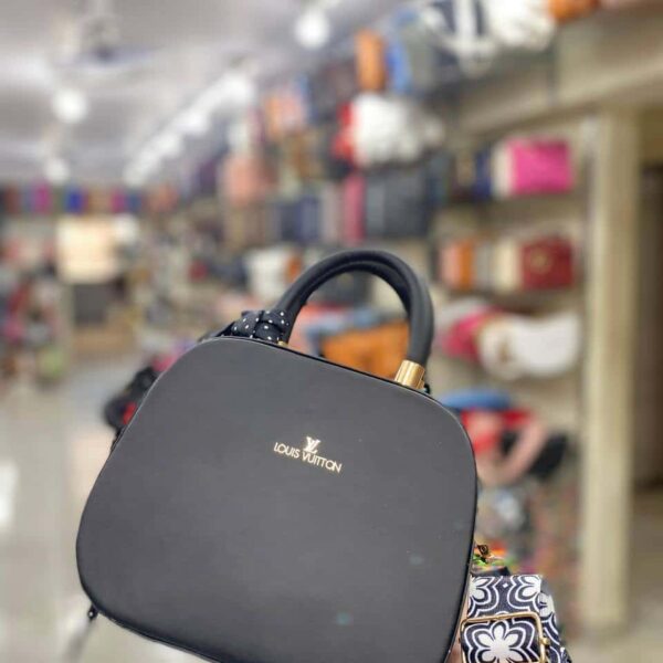 شنطة اسود GUESS - جملة اكسبريس