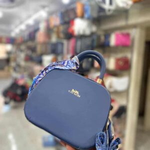 شنطة كحلي GUESS - جملة اكسبريس