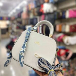 شنطة اوف وايت GUESS - جملة اكسبريس