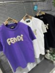 تيشيرت FENDI – فخامة التصميم وسعر مايتفوتش