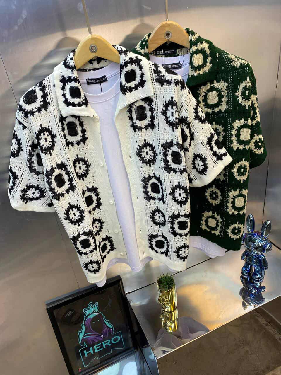 WhatsApp-Image-2025-09-01-at-22.25.11.jpeg قميص ZARA كوردروي جرافيتي ستايل ستريت واير بخامة فخمة - الصورة 1