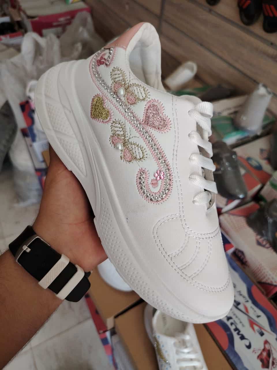 WhatsApp-Image-2025-09-04-at-19.36.57-1.jpeg سنيكر أطفال بناتي - الصورة 1