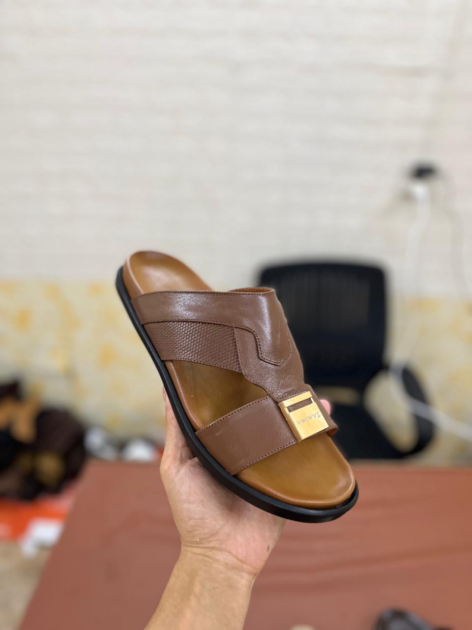 شبشب رجالي موديل B 93 – تصميم أنيق لون بني غامق - جملة اكسبريس شبشب رجالي موديل B 93 – تصميم أنيق لون بني غامق - جملة اكسبريس