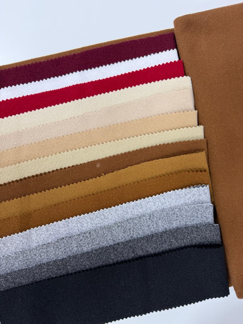 WhatsApp Image 2025-09-29 at 20.13.38 جوخ ليكرا ساده وزن تقيل عرض ١٥٠ سم - الصورة 1