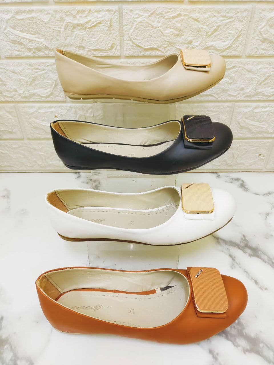 photo_2025-10-17_15-01-17 حذاء R/304 – تصميم فلات بديكور معدني أنيق - الصورة 1