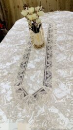 مفرش سفرة تركي فخم بتطريز راقٍ – مقاس 130×225 سم