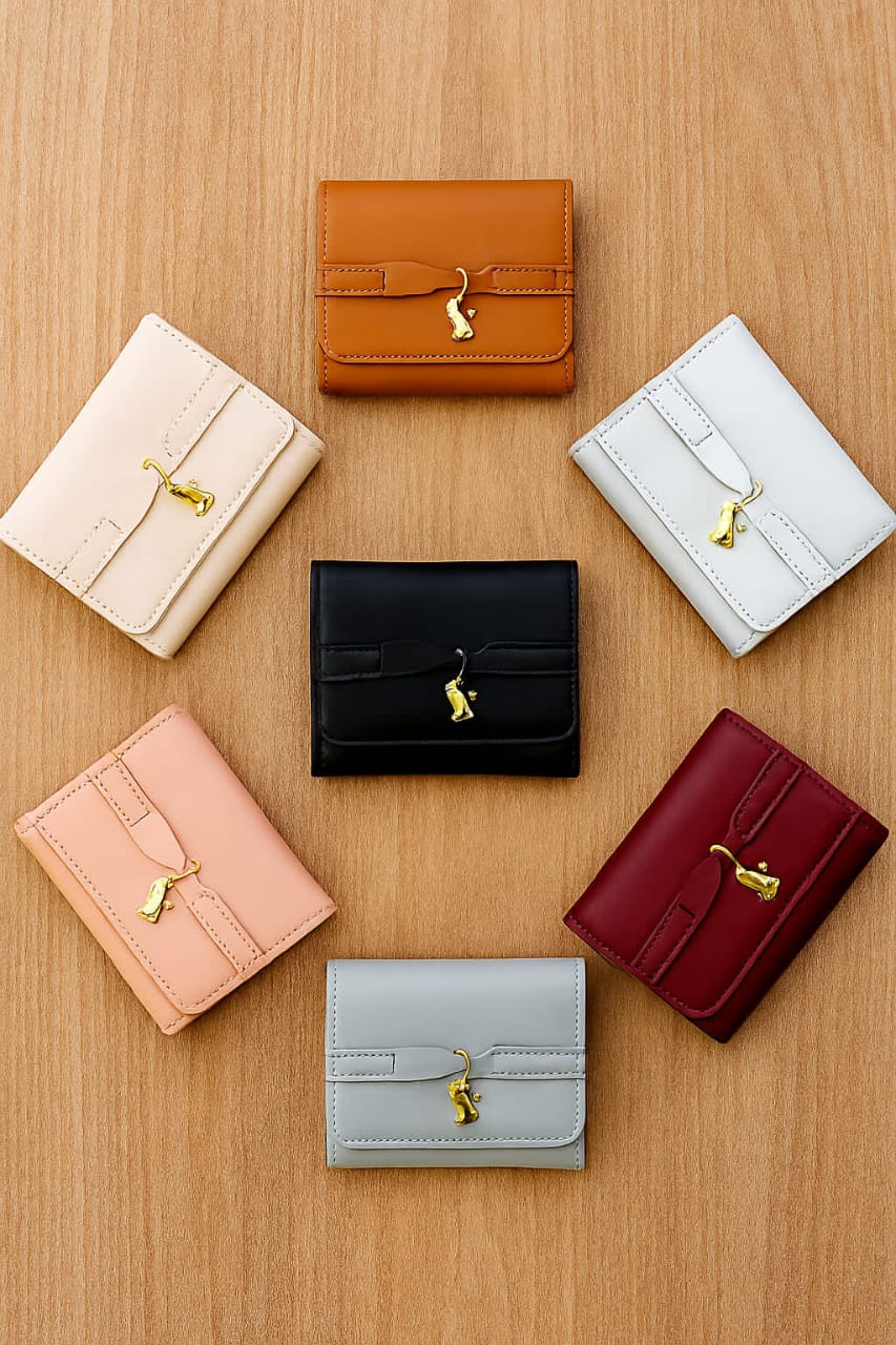 WhatsApp Image 2025-11-12 at 15.21.23 محفظة جلدية صغيرة – تصميم أنيق بلمسة مرحة - الصورة 1