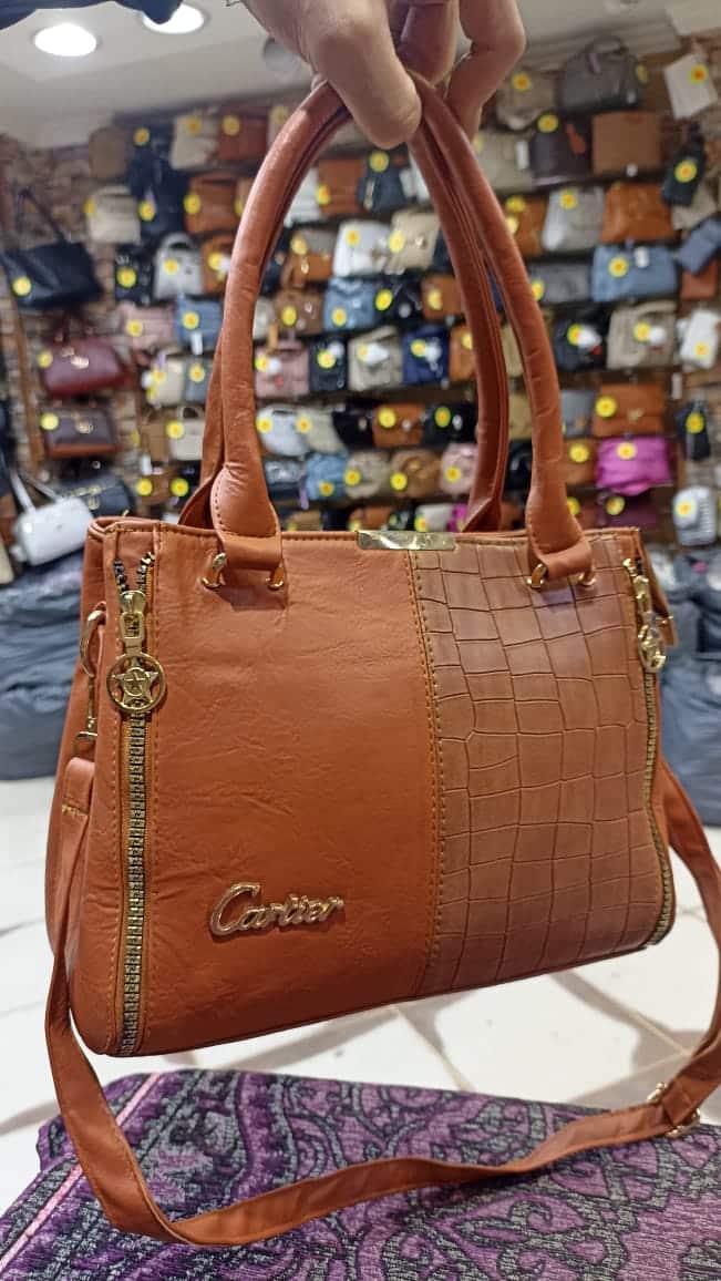 WhatsApp Image 2025-11-12 at 17.04.37 (2) شنطة Australia جملي تصميم فاخر بلمستين مختلفتين - الصورة 1