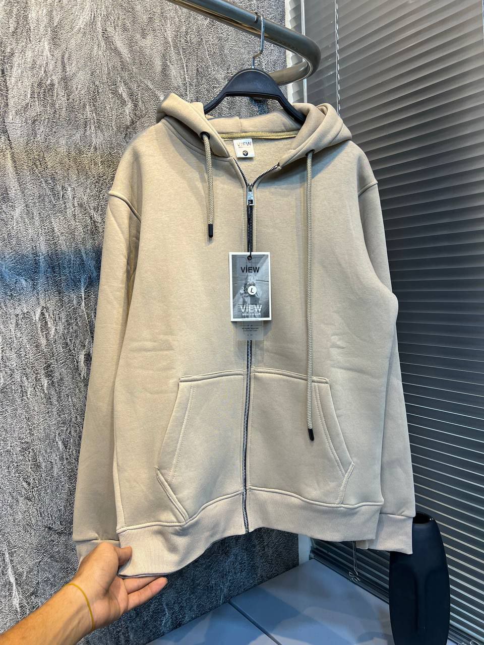 photo_2025-11-23_07-17-25 سويتشيرت بيج فاتح خامة ميلتون إسفنجي قطن - الصورة 1