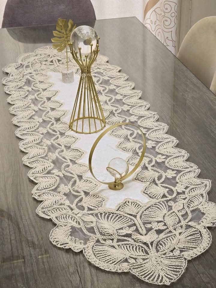 WhatsApp Image 2025-12-05 at 23.24.49 طقم مكرمية شغل يدوي أنيق | 3 قطع - الصورة 1