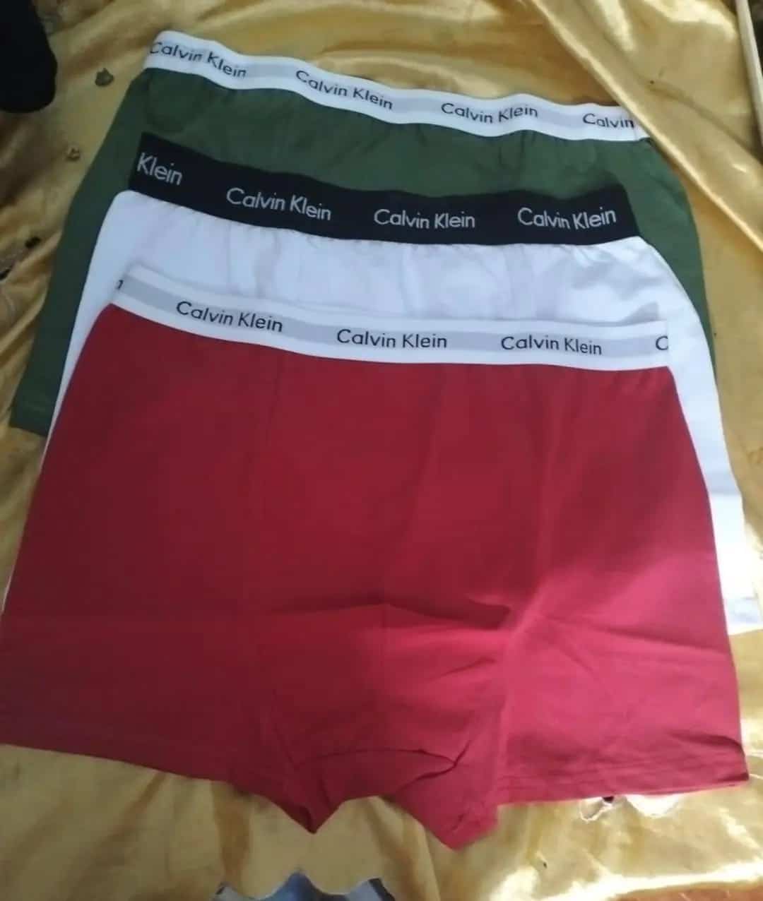 WhatsApp Image 2025-12-11 at 21.42.57 ١٢ بوكسر رجالى كيلفن كلاين احمر والوان خامة قطن 100% وليكرا - الصورة 1