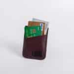 حافظة بطاقات نحيفة من تيما بني