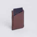 حافظة بطاقات نحيفة من تيما رصاصي