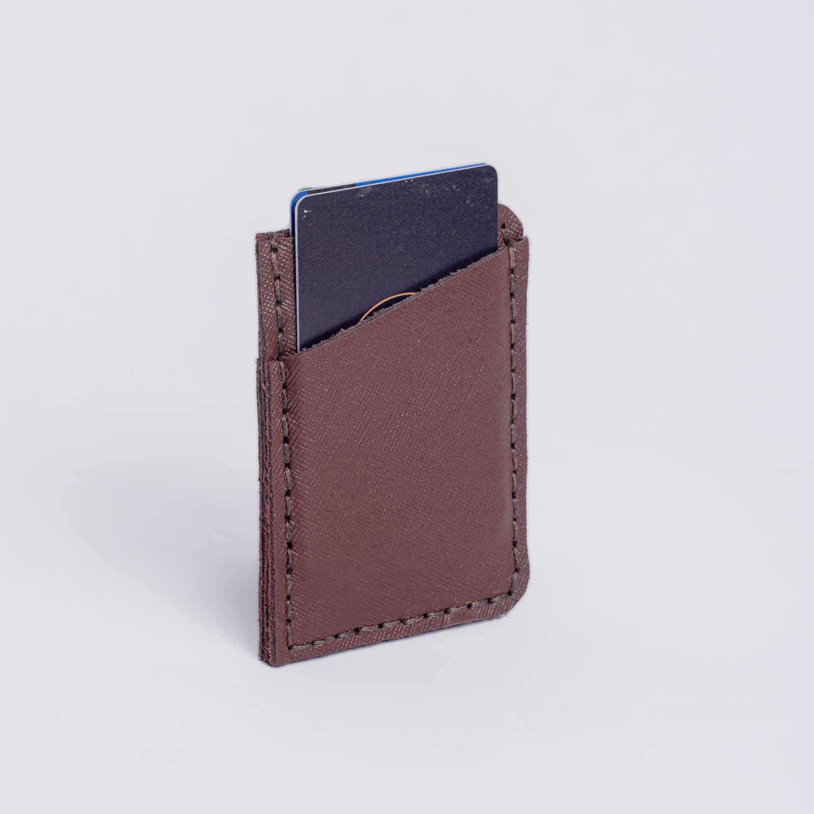 WhatsApp Image 2025-12-15 at 08.15.01 (1) حافظة بطاقات نحيفة من تيما رصاصي - الصورة 1