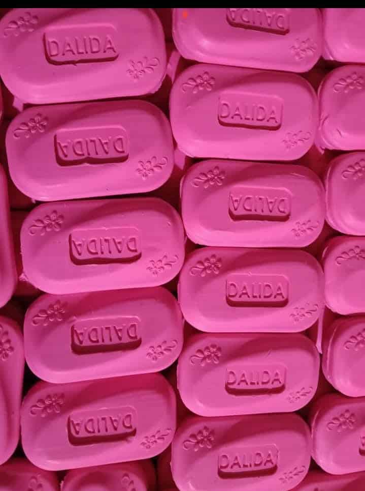 WhatsApp Image 2026-01-30 at 14.31.26 10 كراتين × صابون داليدا وزن 130 جرام بيور - الصورة 1