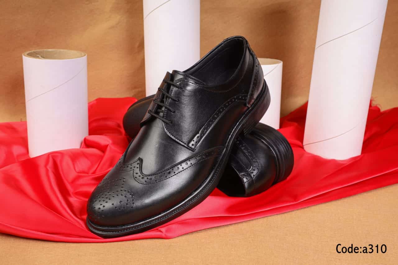 WhatsApp Image 2026-03-09 at 8.20.33 AM 1 كرتونه×حذاء بروك انجليزى رباط اسود كود 310 - الصورة 1