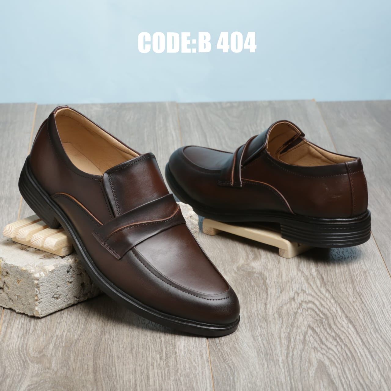 WhatsApp Image 2026-03-09 at 8.21.22 AM (2) 1 كرتونه×حذاء رجالي كلاسيك جلد طبيعي بني كود 404 - الصورة 1