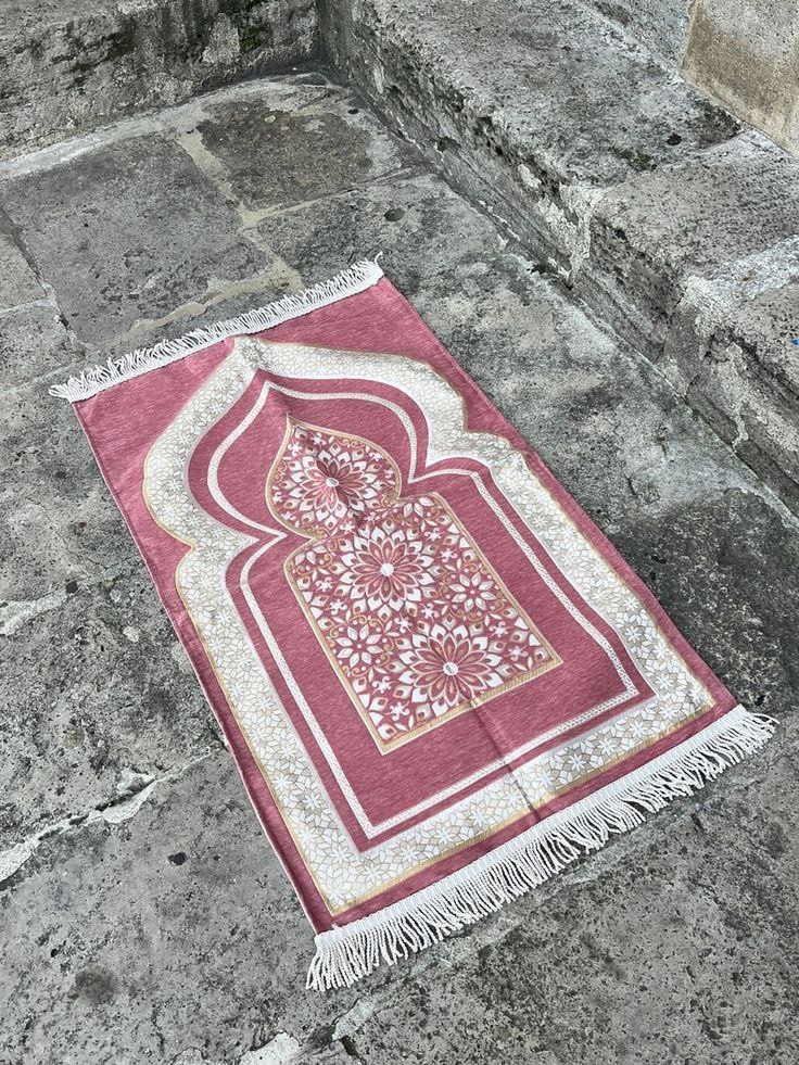 WhatsApp Image 2026-06-17 at 08.24.28 سجاد صلاة قطيفة تركي بنقوش الورد الكشمير - الصورة 1