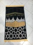 سجاد صلاة مخمل تركي بنقشة مجسم الكعبة المشرفة